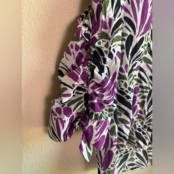 Chico’s Ruched Sleeve Tropical Floral Blouse in African Violet 2.5 14 - Picture 4 of 10